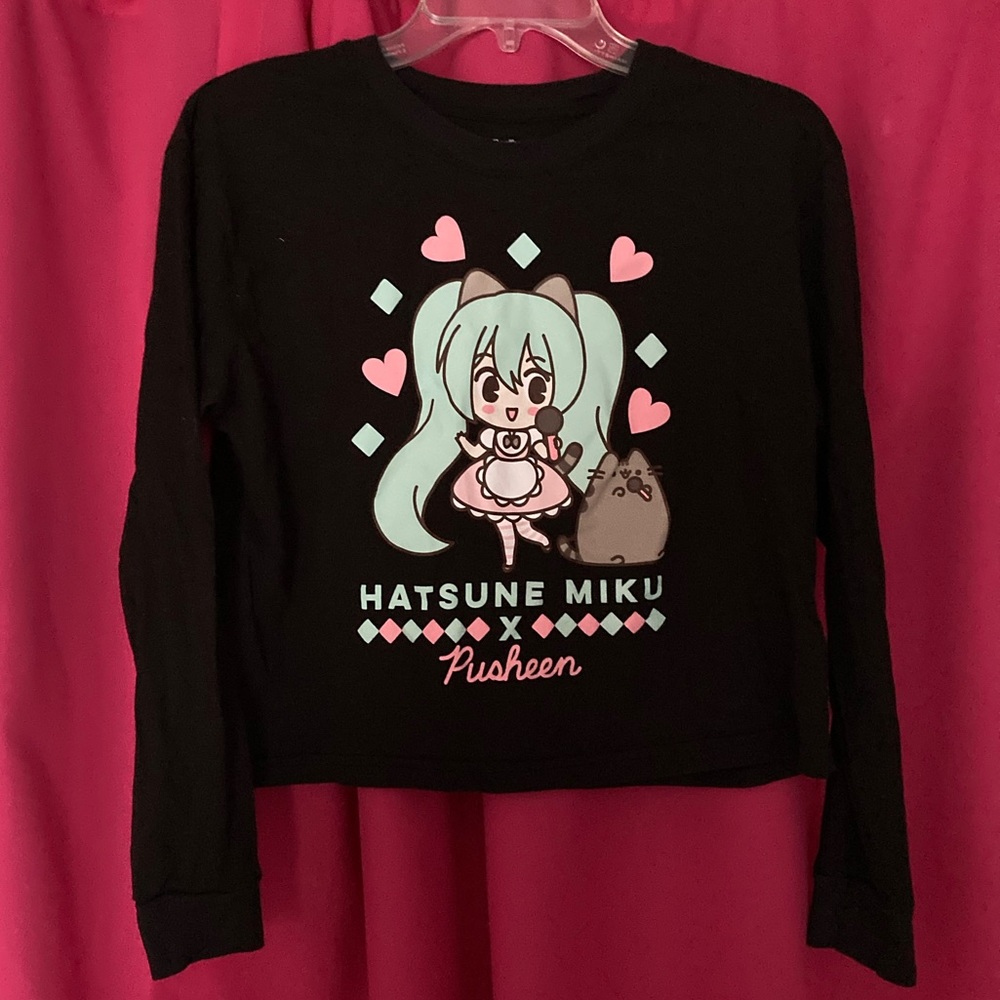 NWOT Hatsune Miku Pusheen Long Sleeve Crop Top
